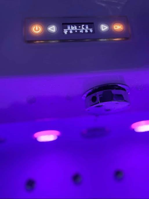 Апартаменты Jeu De Regards - Jacuzzi/Balneo Courcouronnes Экстерьер фото